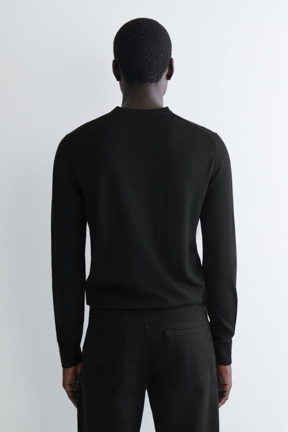 [M] COS 슬림 메리노 울 브이넥 스웨터 블랙 상품이미지3