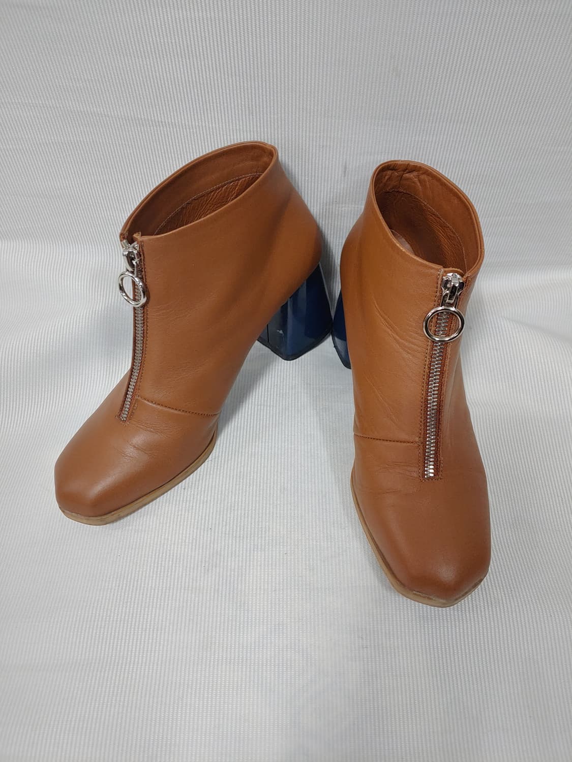 구호 브라운 가죽 앵클 부츠 245 상품이미지1