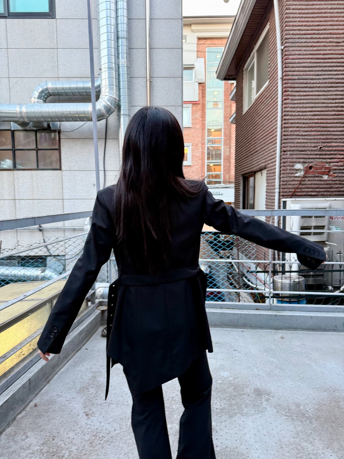 혜인서 미니멀리즘 스트랩 블레이저 상품이미지7