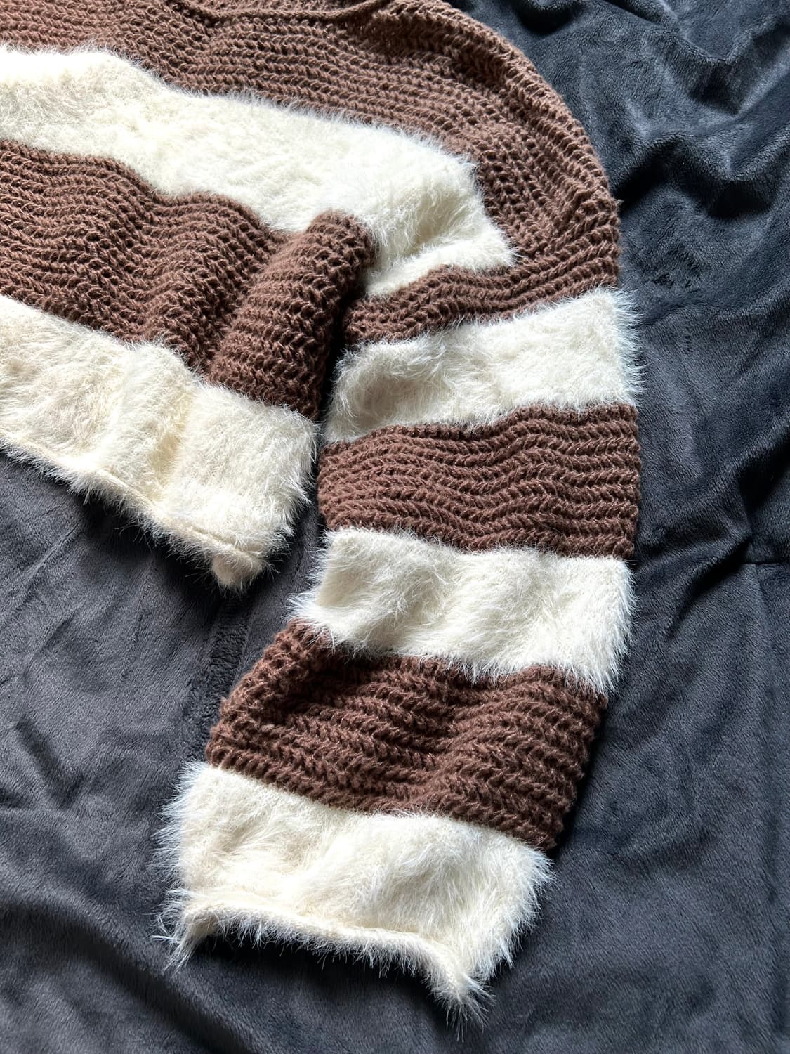 Acrylic Mohair Crop Knit 상품이미지4