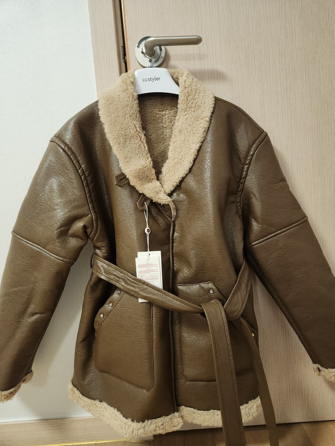 비터셀즈 무스탕 새상품 프리사이즈
택있음  상품이미지2