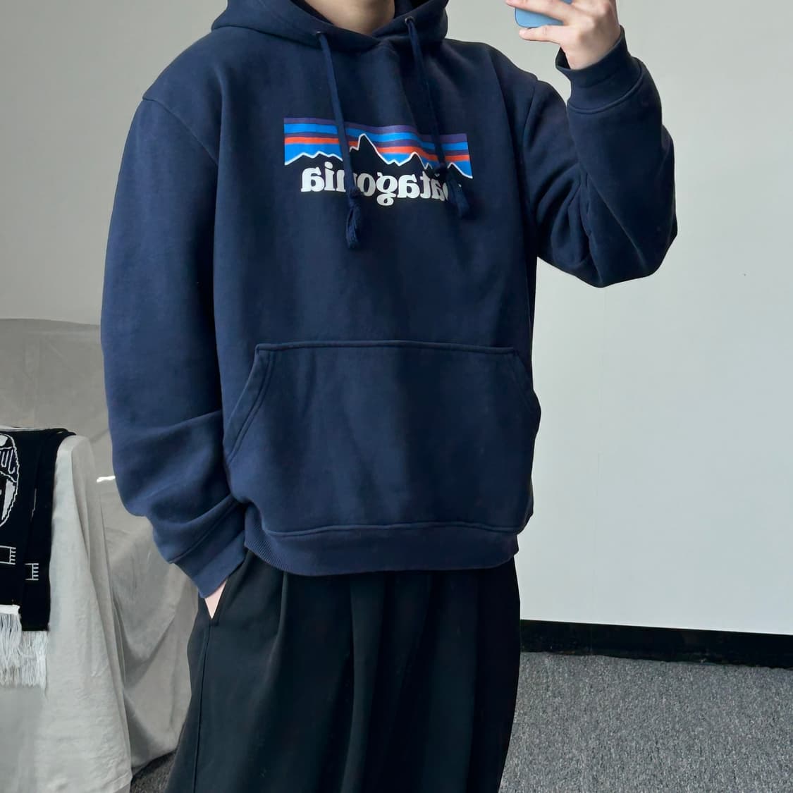 파타고니아 네이비 기모 후드티 상품이미지3