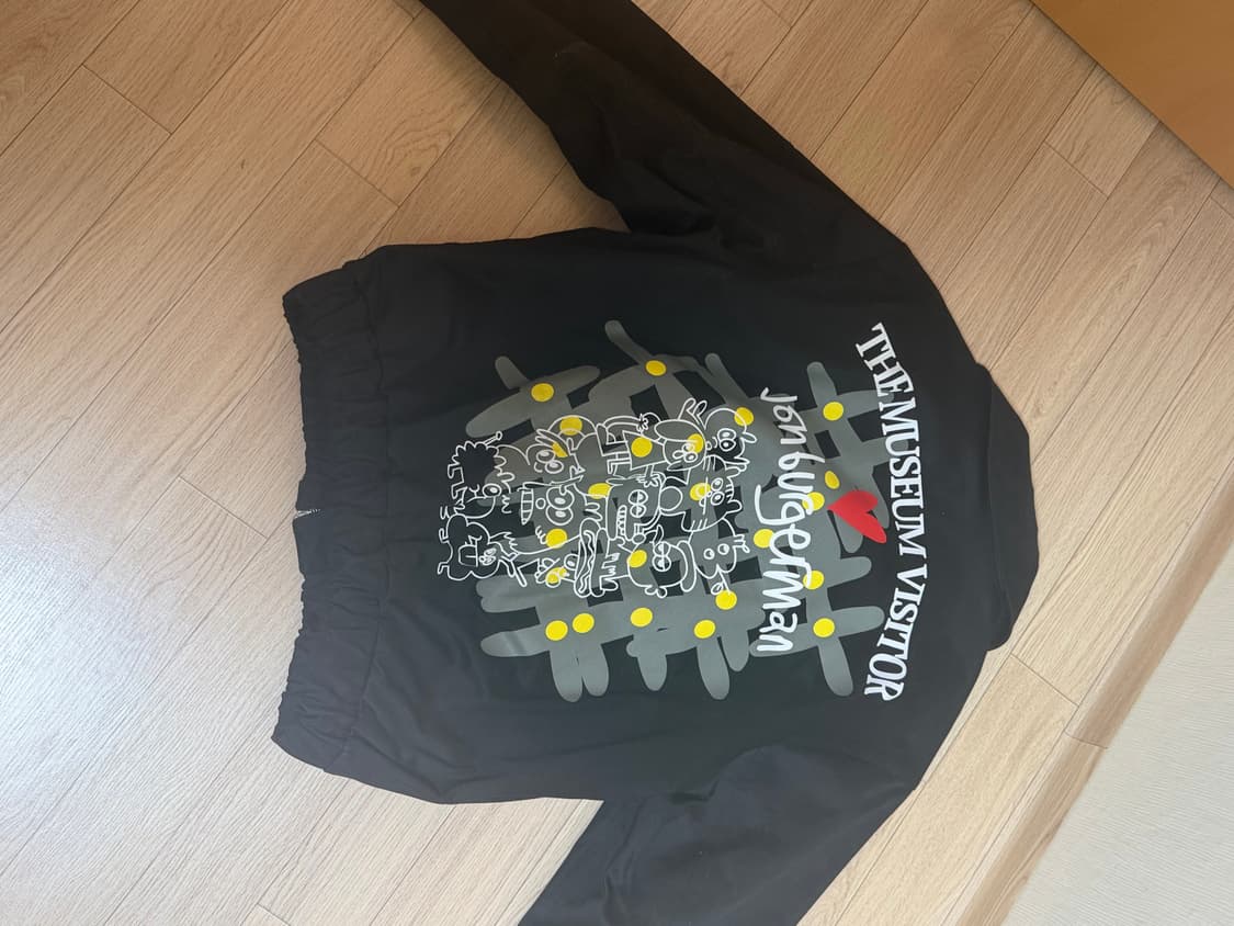 더뮤지엄비지터x존버거맨 콜라보 자켓 판매합니다 상품이미지4