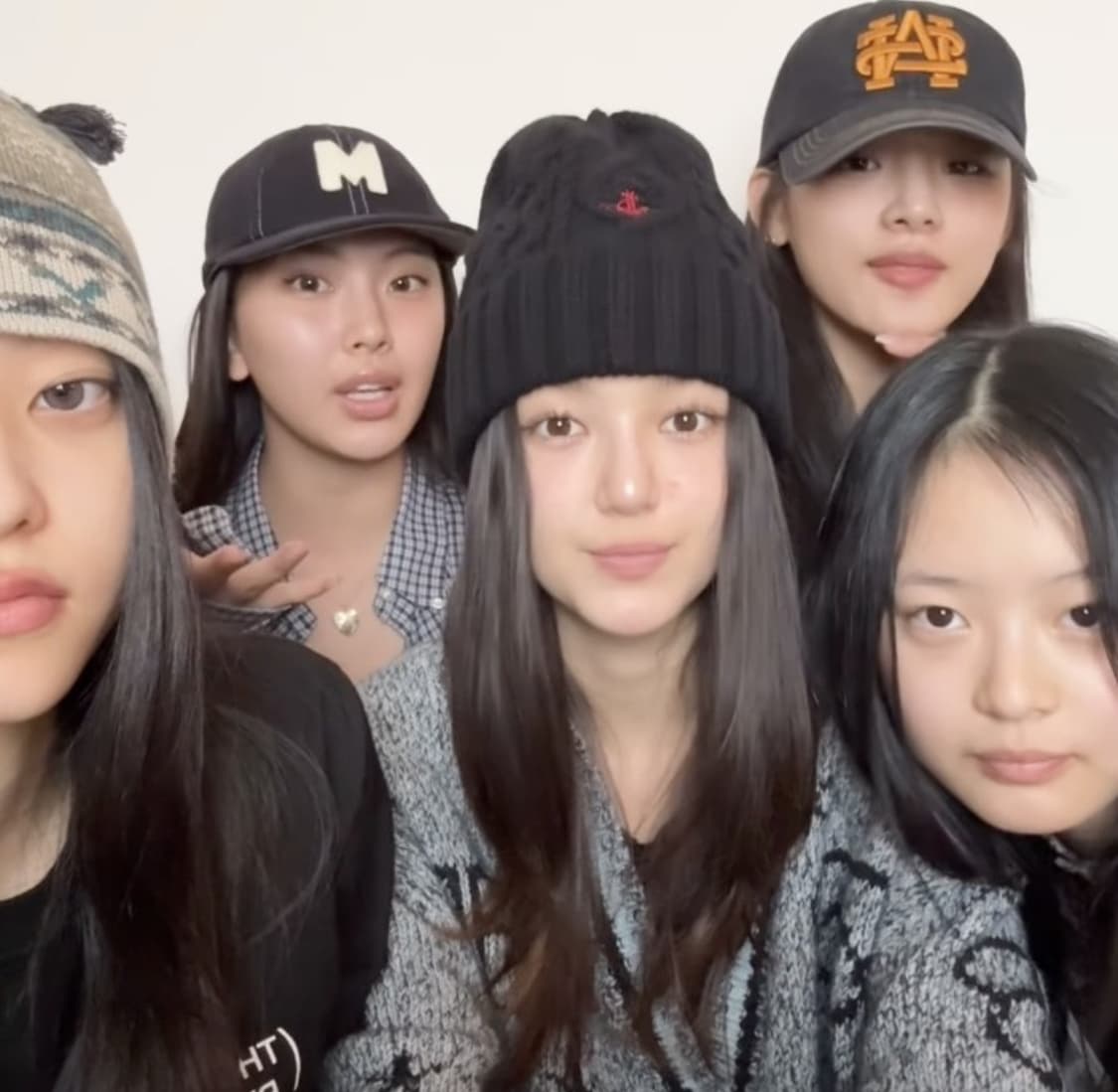 뉴진스 해린 착용) 디스이즈네버댓 태슬 비니 tassel beanie 상품이미지3