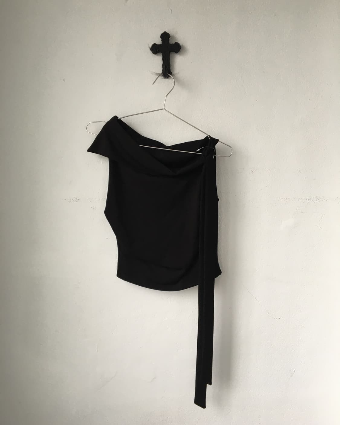 Tied neckline point top 상품이미지1
