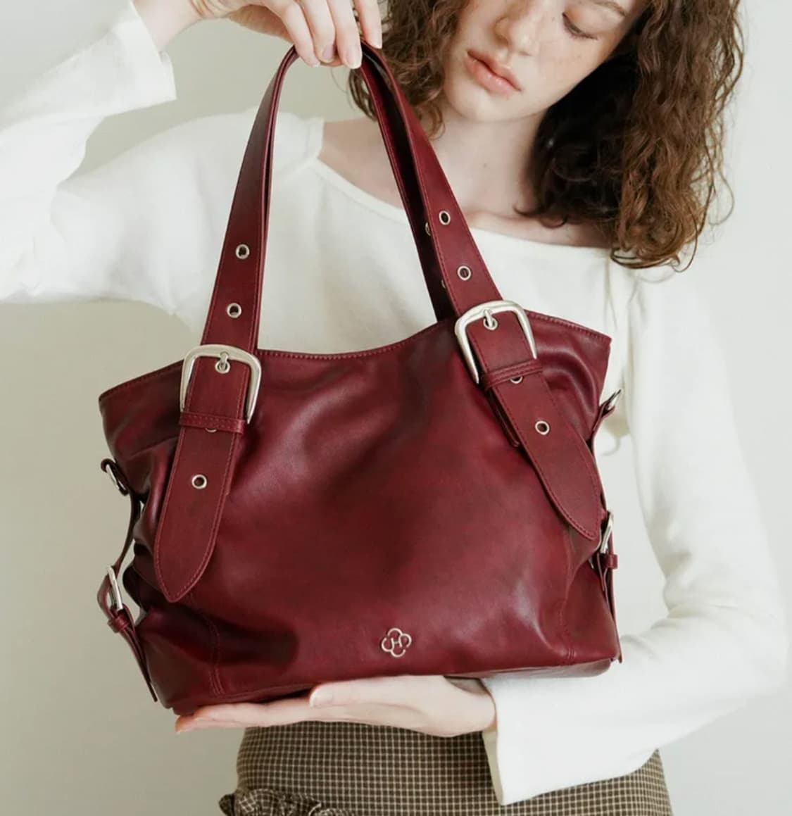 히어리 비비 버클 숄더백 버건디 상품이미지1