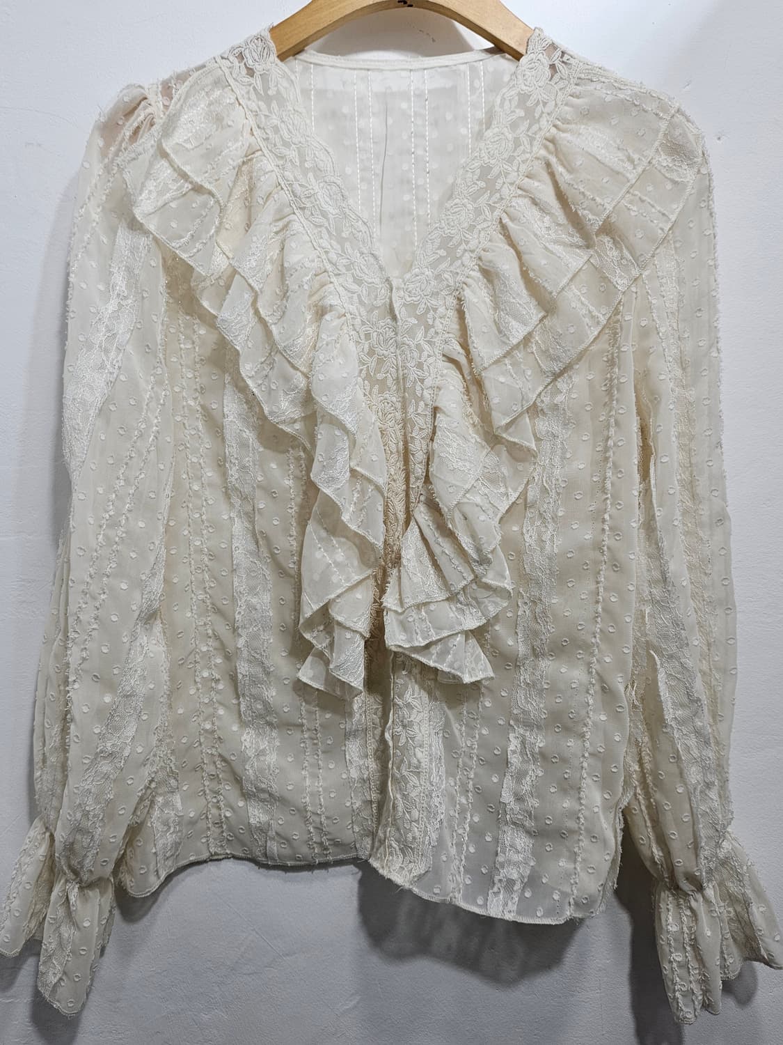 아이보리 프릴 레이스 블라우스 상품이미지3