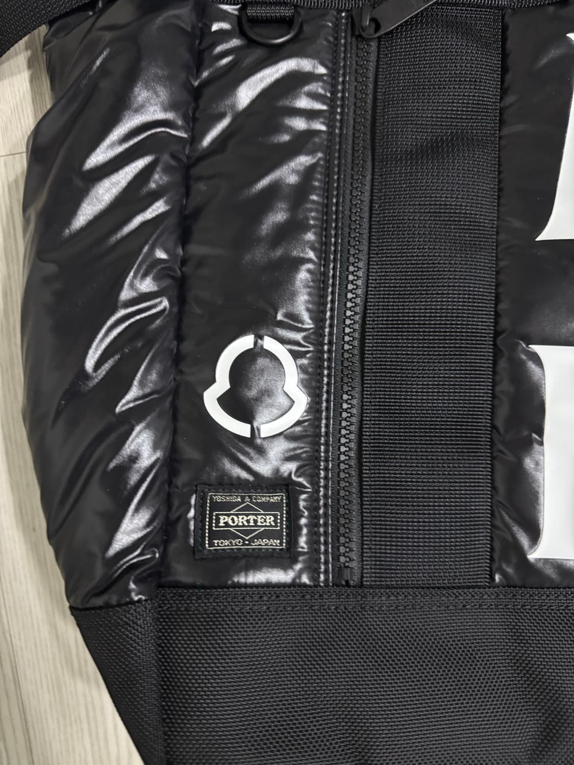 몽클레어 프라그먼트 포터 패디드 토트백 상품이미지2