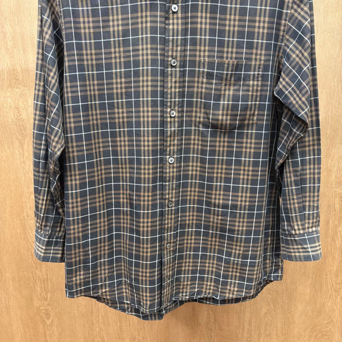 버버리 런던 코튼 긴팔 체크 셔츠 원 포켓 디테일 레귤러핏 브라운 상품이미지5