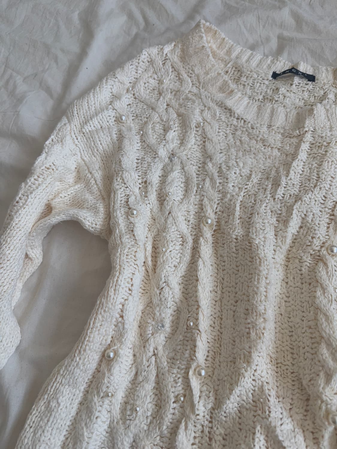 잉그니 러블리 폭닥 꽈베기 진주 니트 상품이미지2