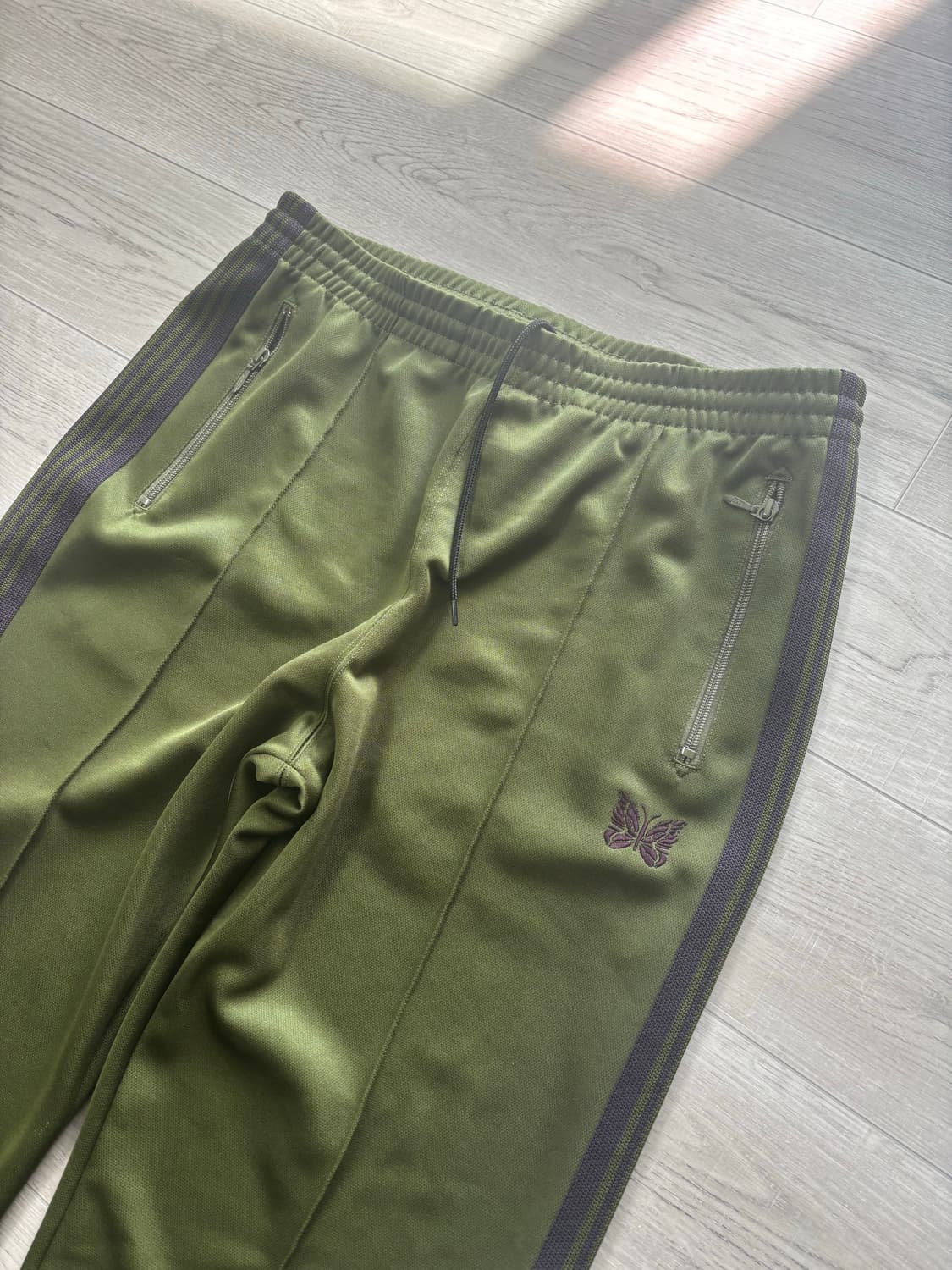 [L] 니들스 트랙팬츠 올리브 스트레이트핏 상품이미지3