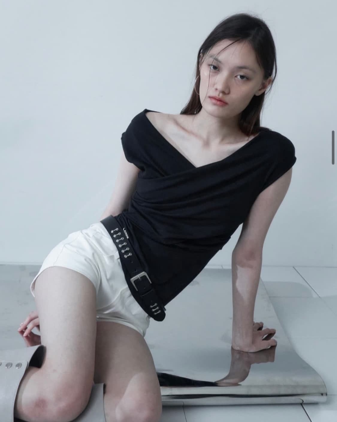 세릭 드레이프 크로스 슬리브리스 블랙 상품이미지2