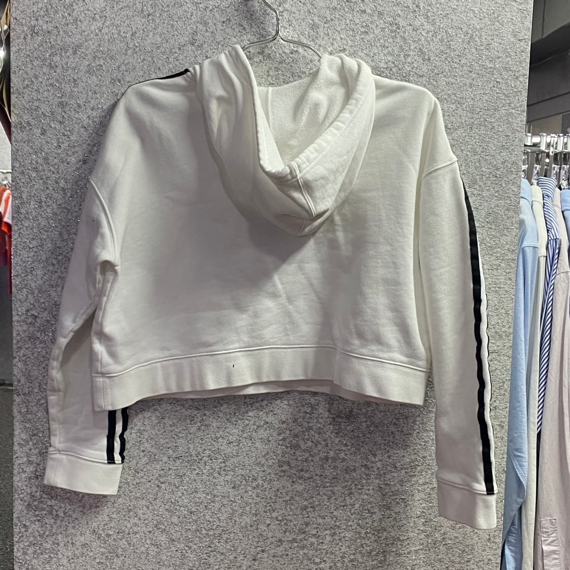 아디다스 미들로고 트랙탑 크롭 후드티 B3337 상품이미지4