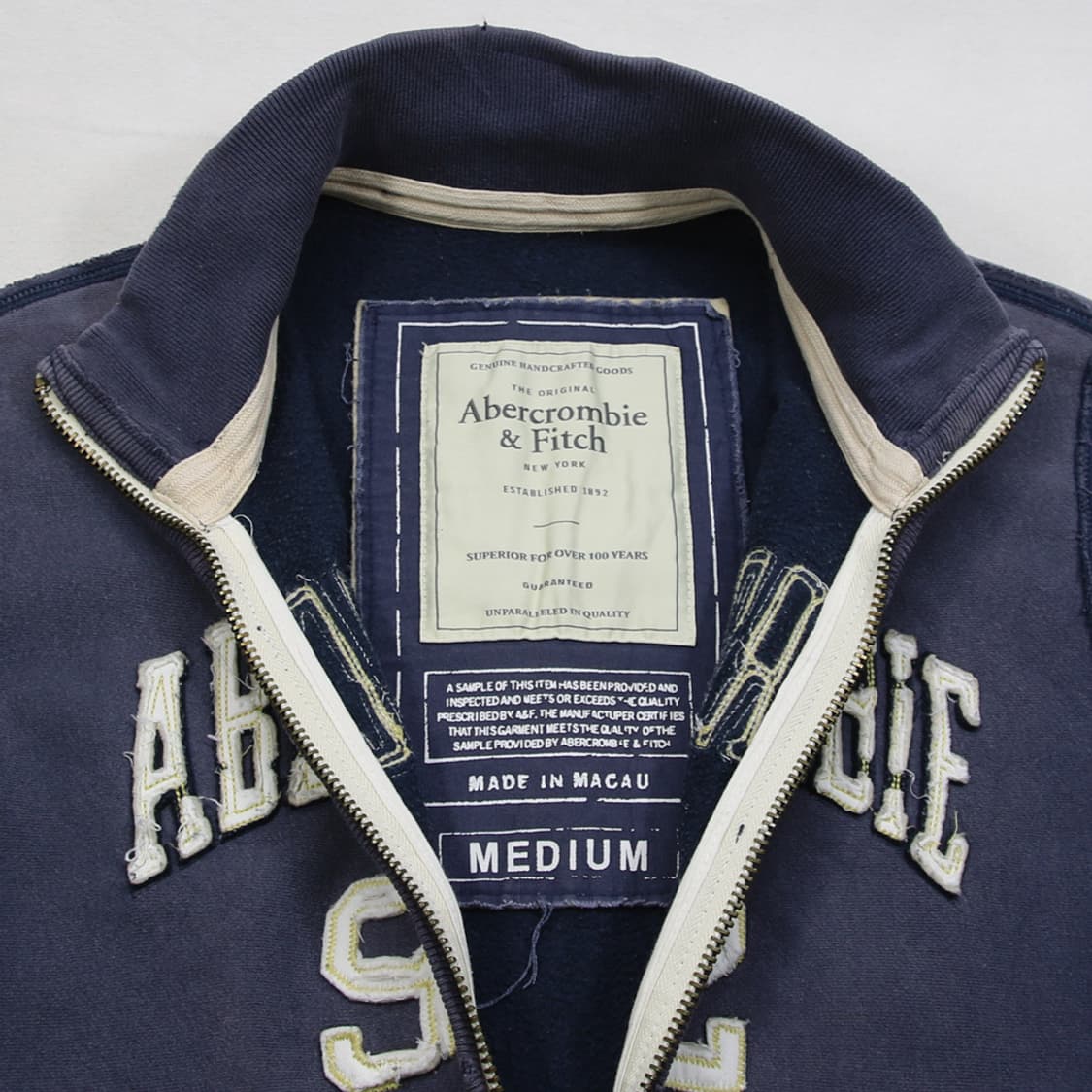 (착용컷) 아베크롬비 자수 스웻 집업 (남성용 100) 상품이미지5