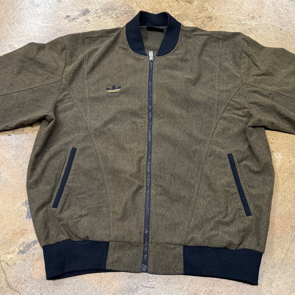 아디다스 카키 자켓  상품이미지3