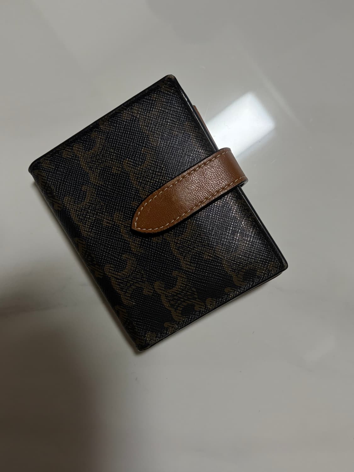 셀린느 트리오페 캔버스 스몰 스트랩 월렛 탄 상품이미지5