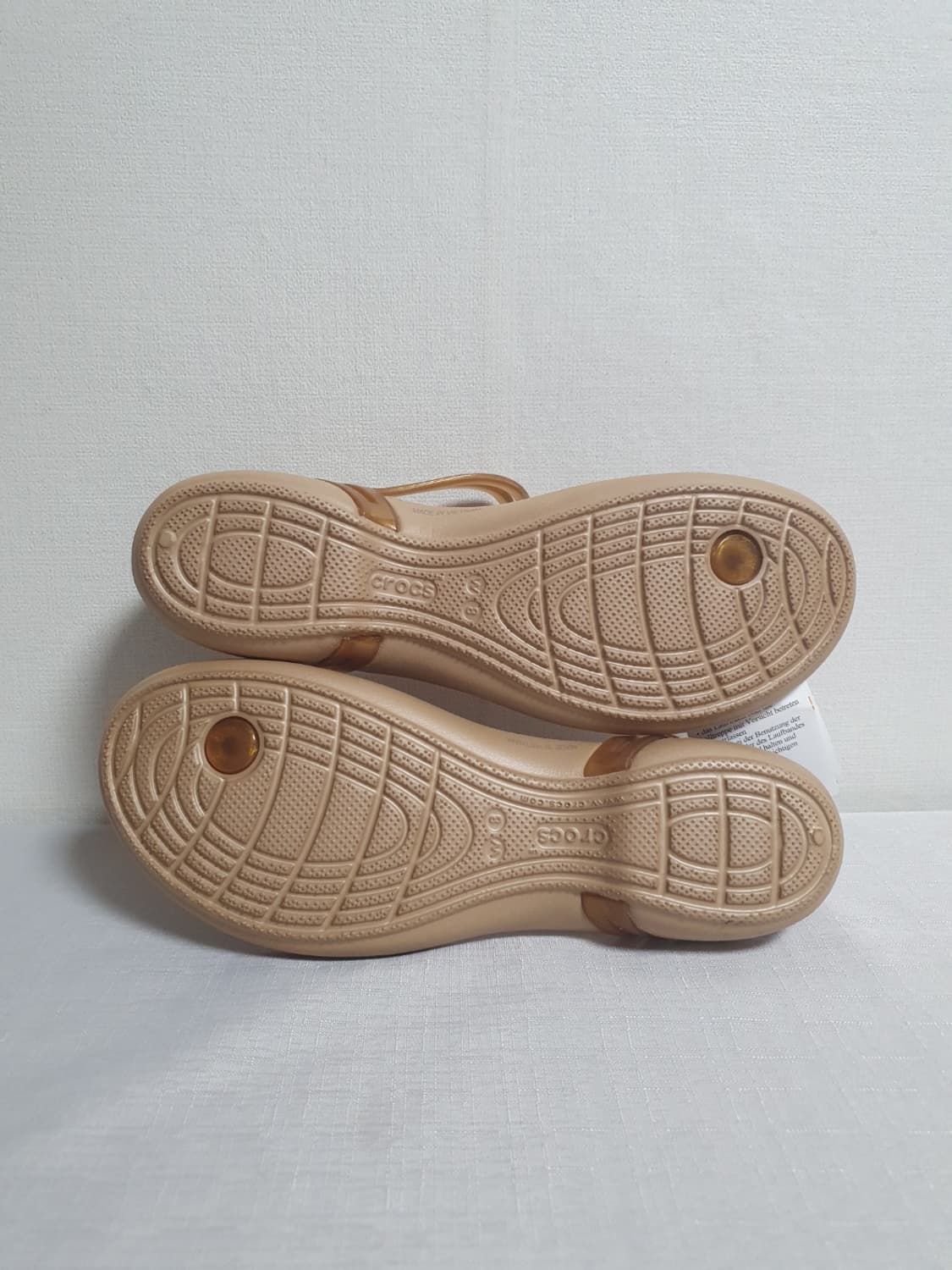 미사용 크록스 여성 샌들 이사벨라 T스트랩 202467-854 250mm 상품이미지4