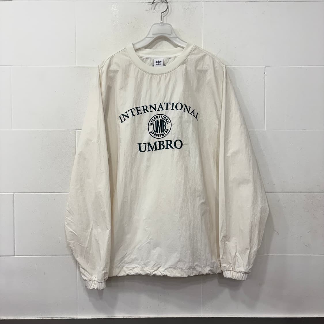 엄브로 인터내셔널 풀오버 상품이미지1