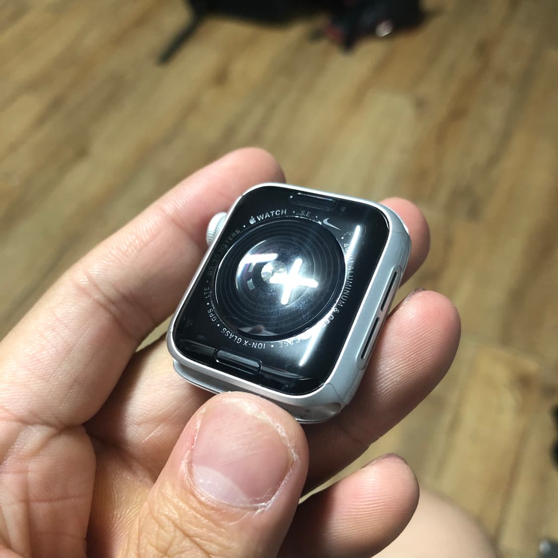 애플워치se 40mm 셀룰러 실버 알루미늄 나이키 상품이미지5