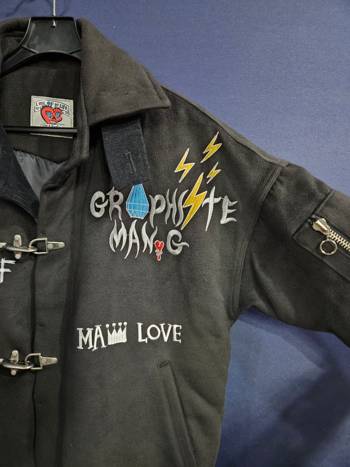 LOVE OF MY LIFE 자수 블랙 남성 세미오버핏 100 반코트  상품이미지4