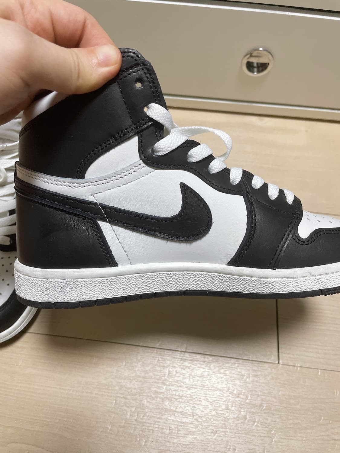 나이키 에어 조던 1 하이 블랙 앤 화이트 255 상품이미지9