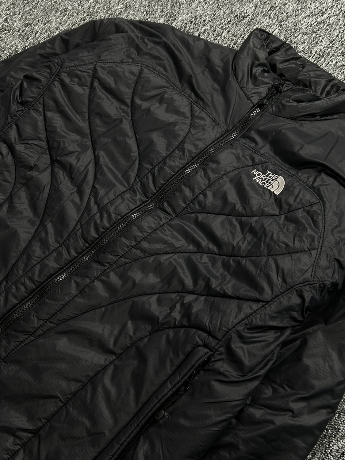 노스페이스 블랙 경량 패딩 L   상품이미지4