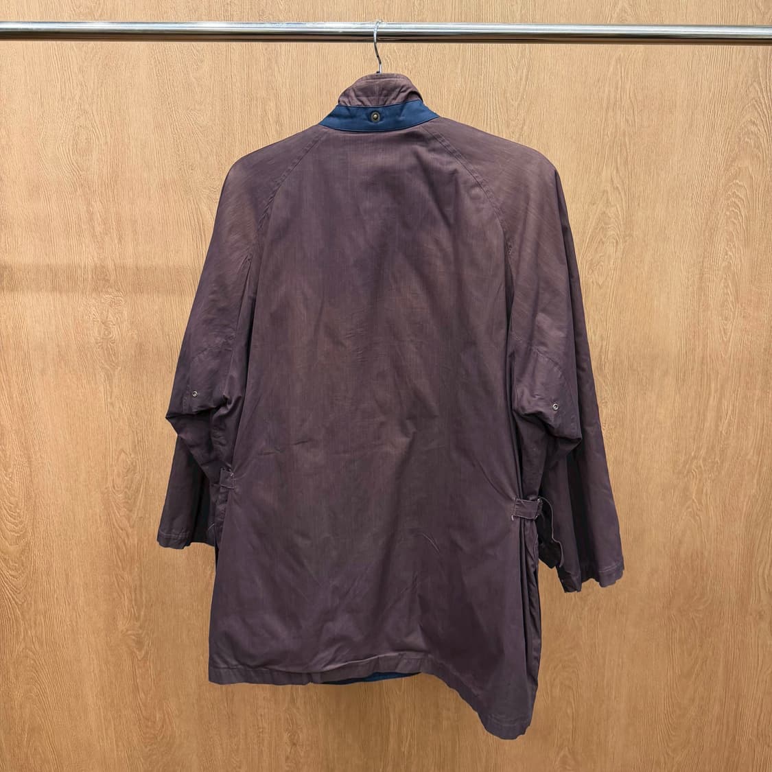 버버리 하이넥 야상 점퍼 로고 자수 소매 스트랩 디테일 레귤러핏 와인 상품이미지3