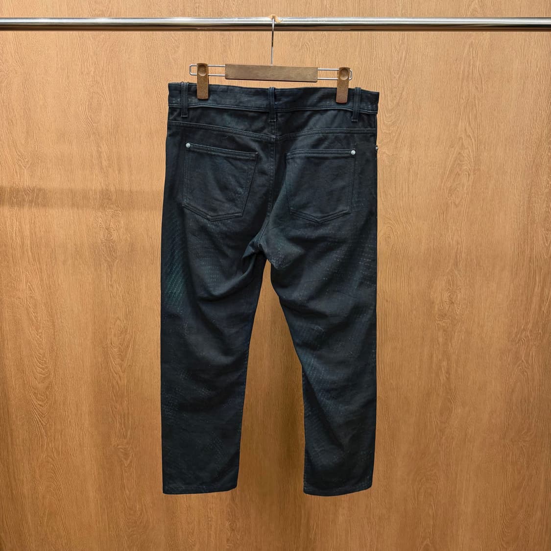 발렌시아가 데님 팬츠 블루 페인팅 히든 버튼 디테일 스트레이트 핏 블랙 상품이미지3