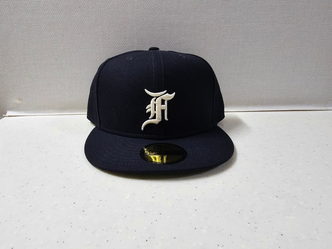 [새상품][7 7/8] 피어오브갓 에센셜 뉴에라 59FIFTY 네이비 상품이미지1