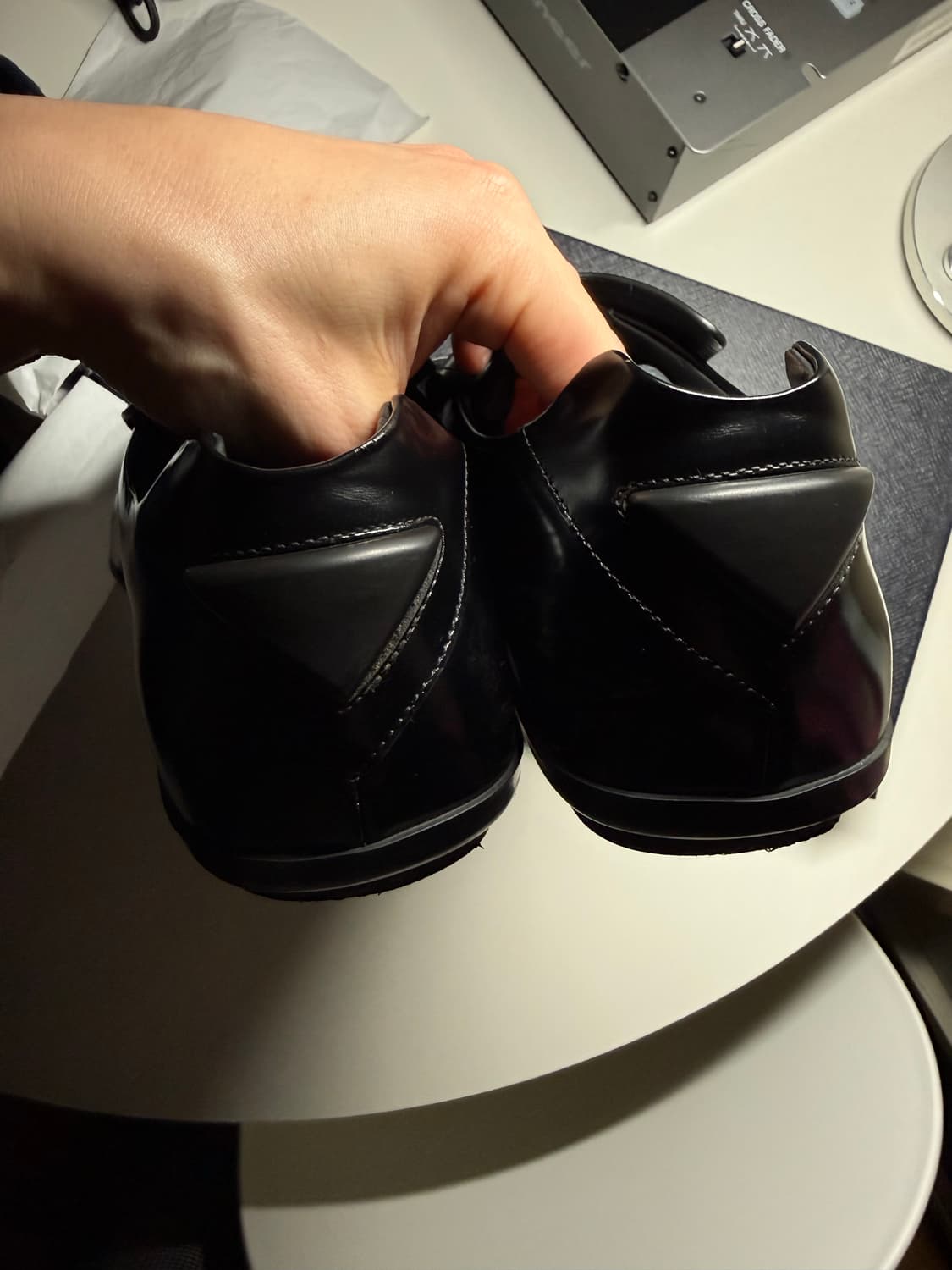 프라다 SS24 컬렉션 레이저 로퍼 상품이미지4