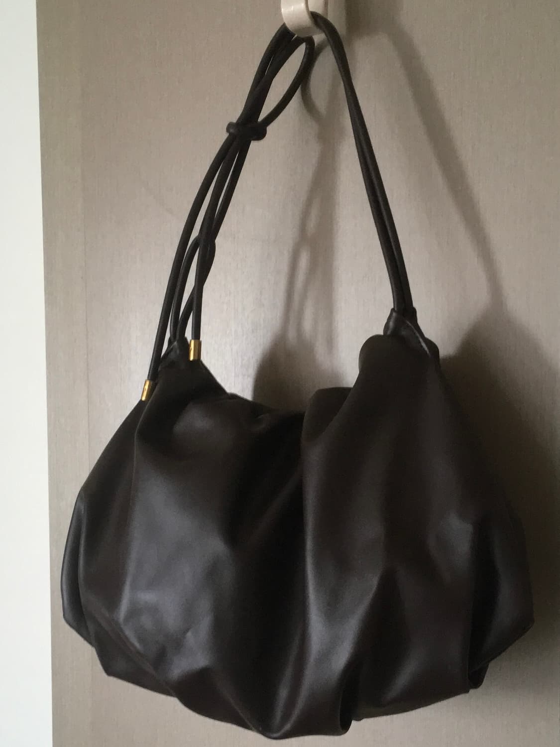 Charles & Keith dumpling shoulder bag  상품이미지4