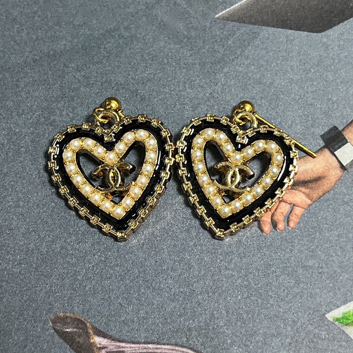 샤넬 듀얼라인 하트 진주 앤틱 업사이클링 골드 귀걸이 상품이미지2