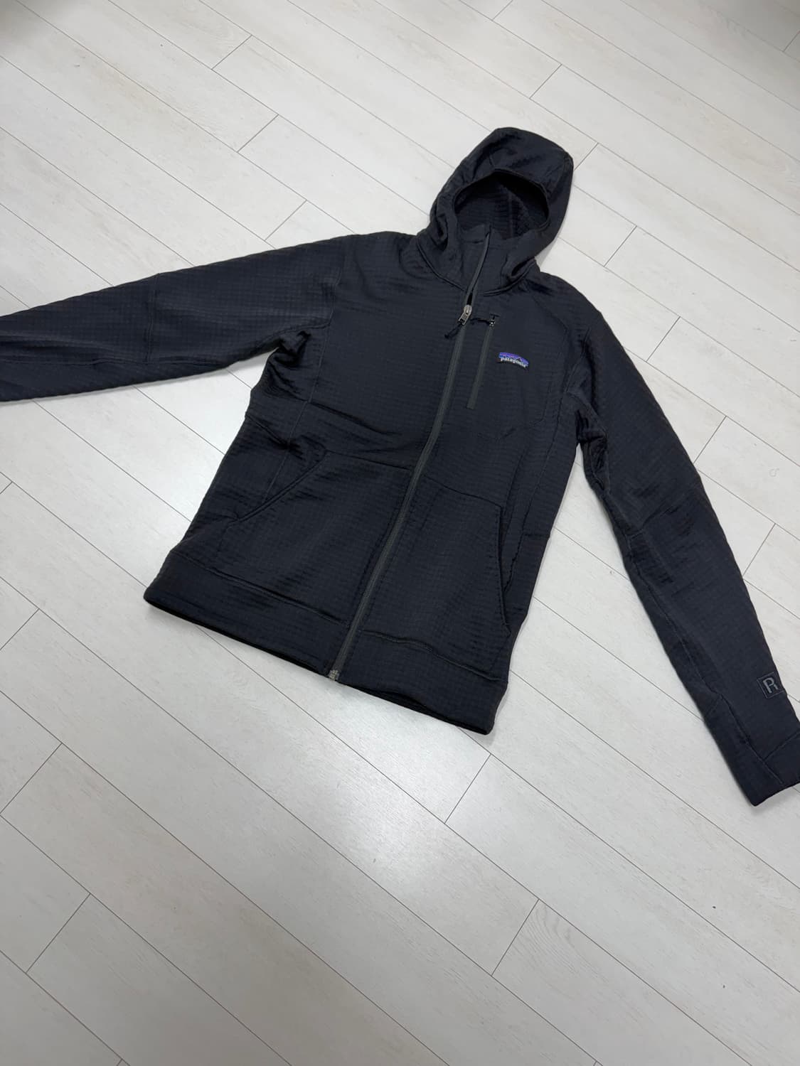 파타고니아 R1 풀집 후디 S 사이즈  상태 9.7/10  사진찍고 절대 상품이미지1