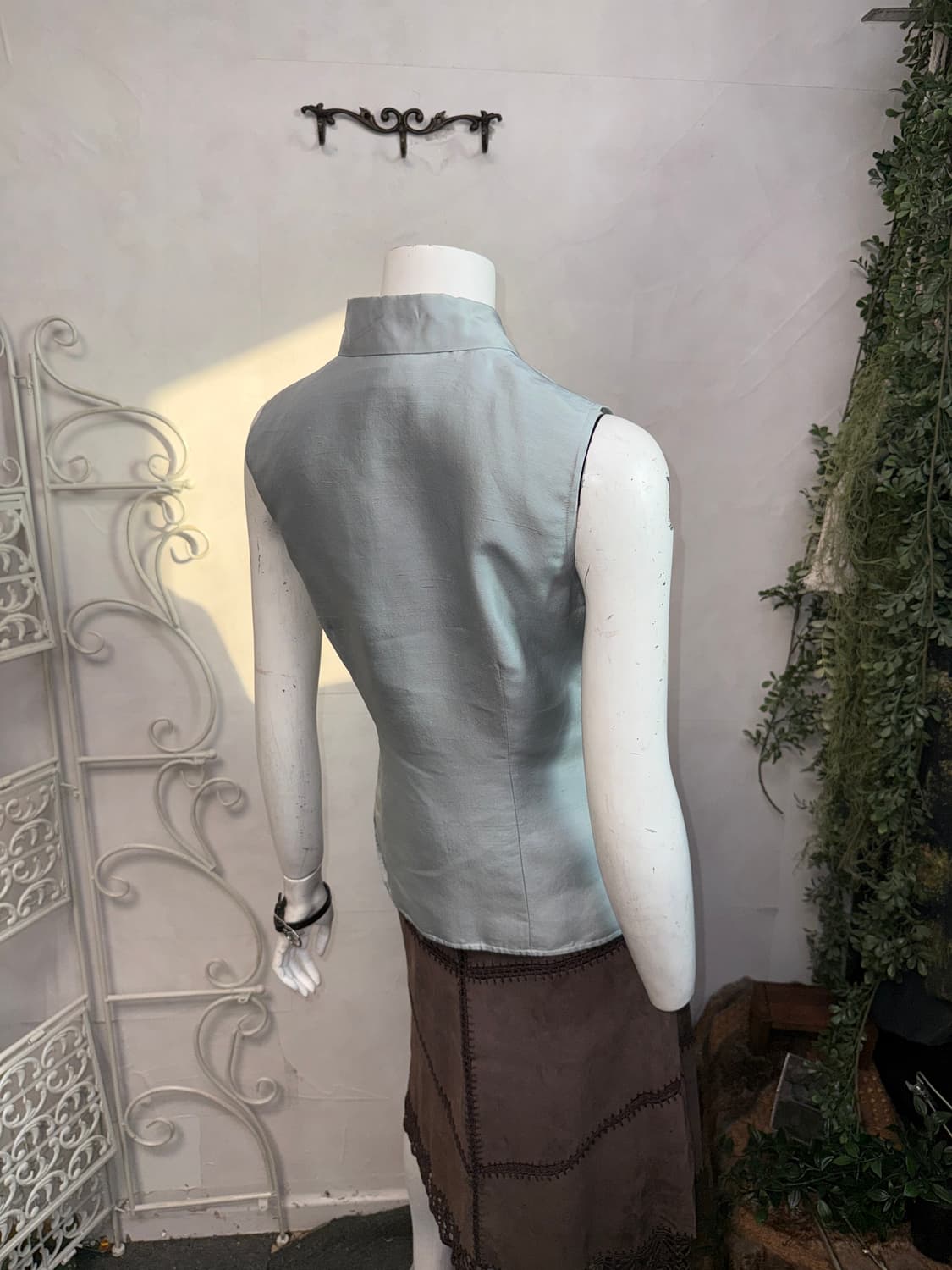 Mute blue oriental embroid silk vest 상품이미지7