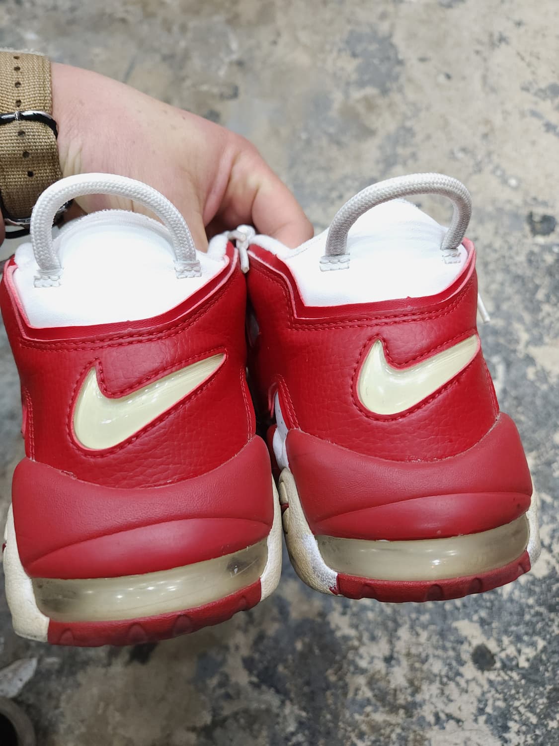 나이키 에어모어 업템포 화이트 레드 255mm

 상품이미지9