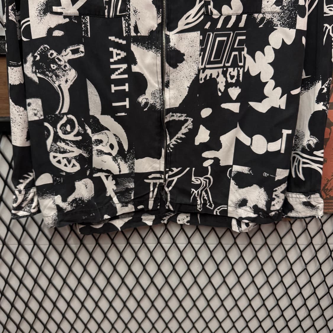 2019F/W 디젤 그래피티 프린트 셔츠 집업 자켓 블랙 화이트 상품이미지4