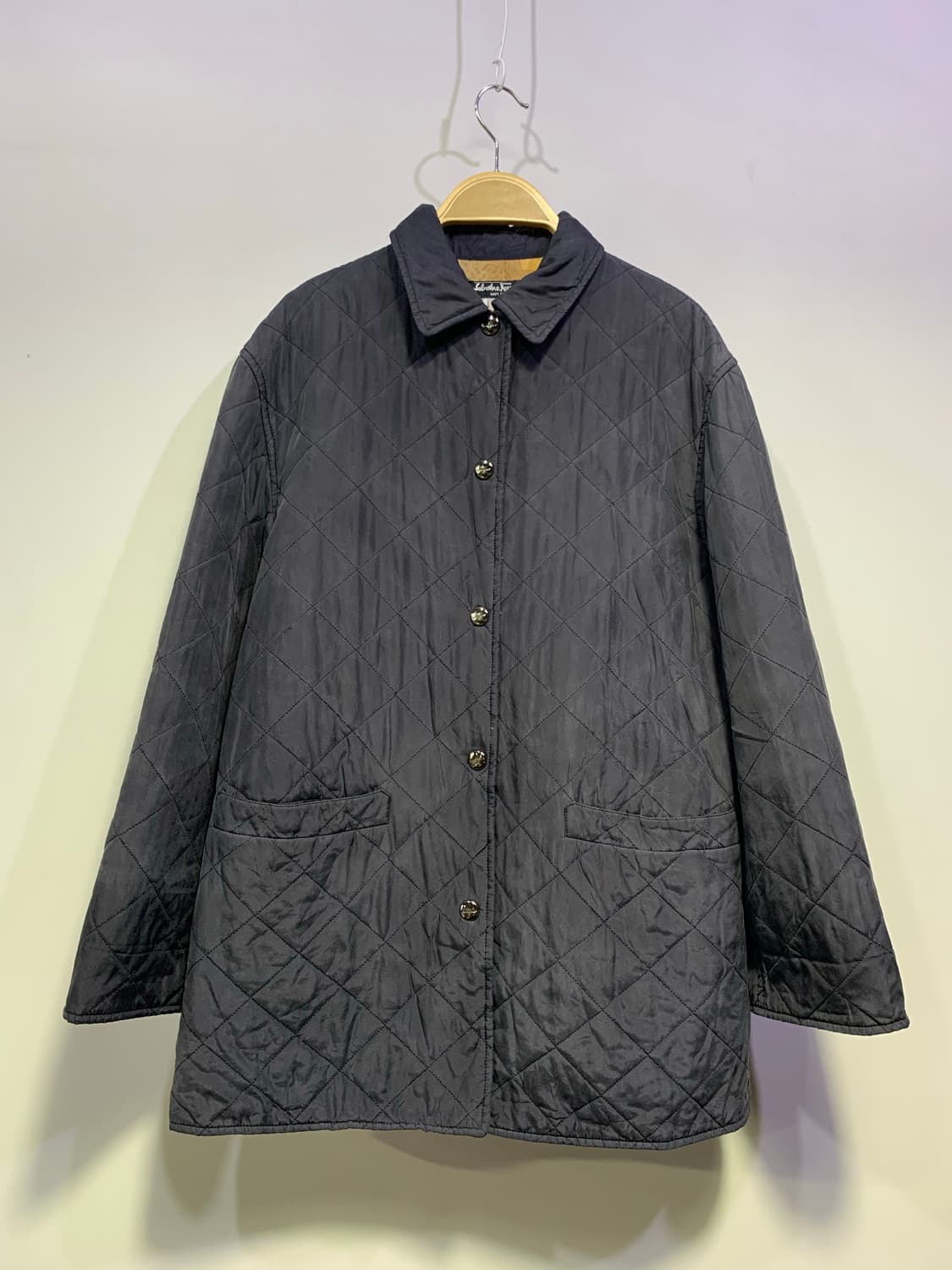 페레가모 퀄팅자켓 판매합니다 상품이미지1