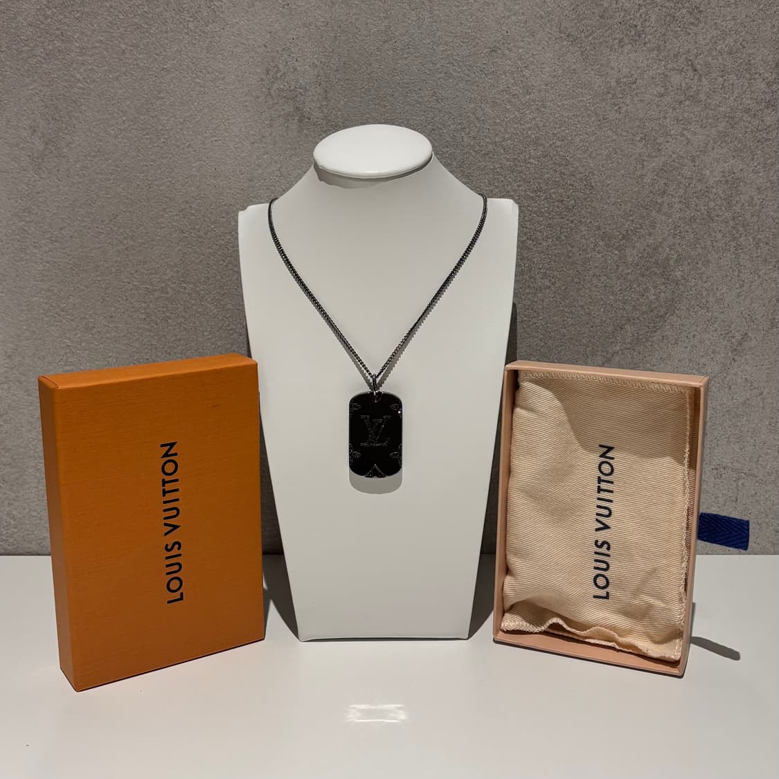 루이비통 모노그램 로켓 목걸이 상품이미지1