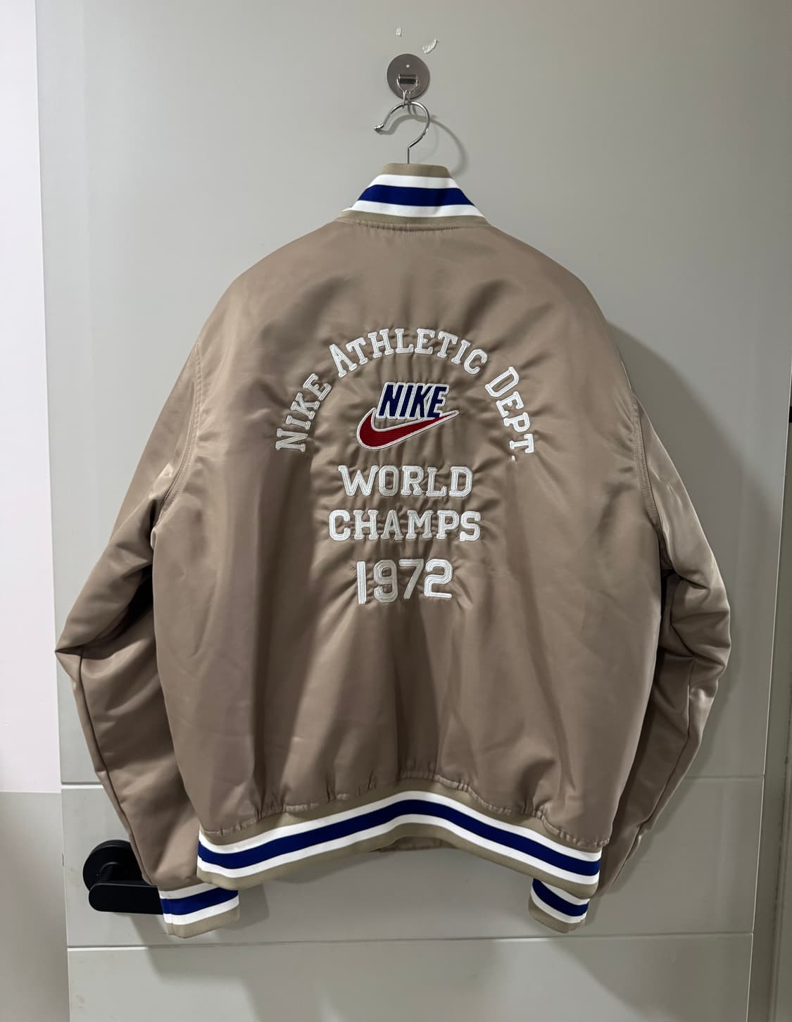 나이키 덕아웃 루즈 사틴 바시티 자켓 L 상품이미지2