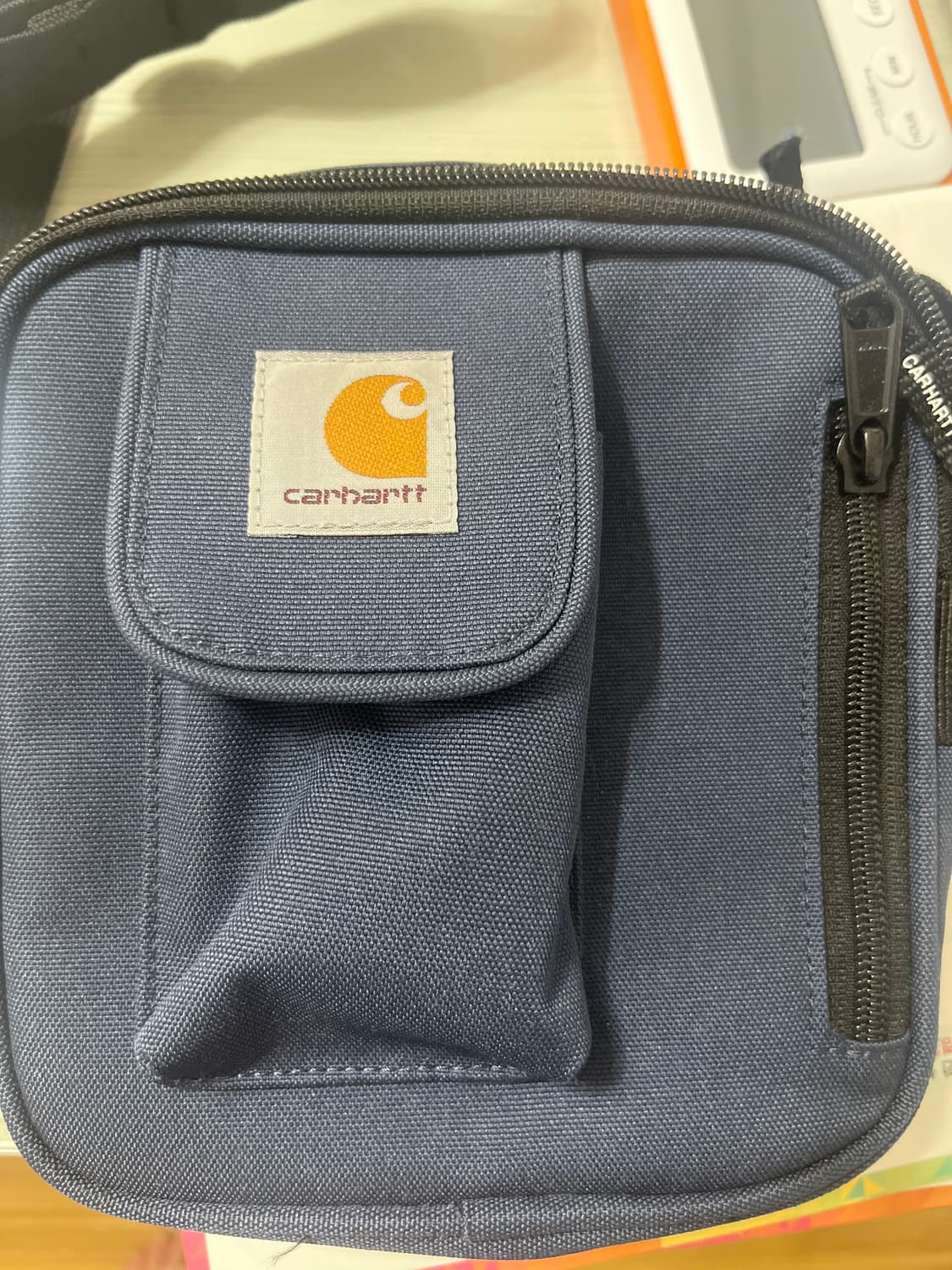 칼하트 미니 크로스백 네이비 상품이미지1