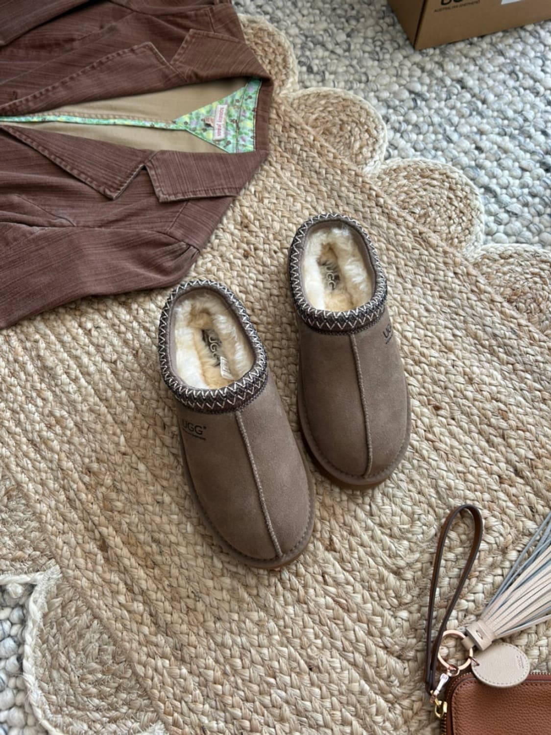 어그 타스만 올리브 브라운 260-265 상품이미지1