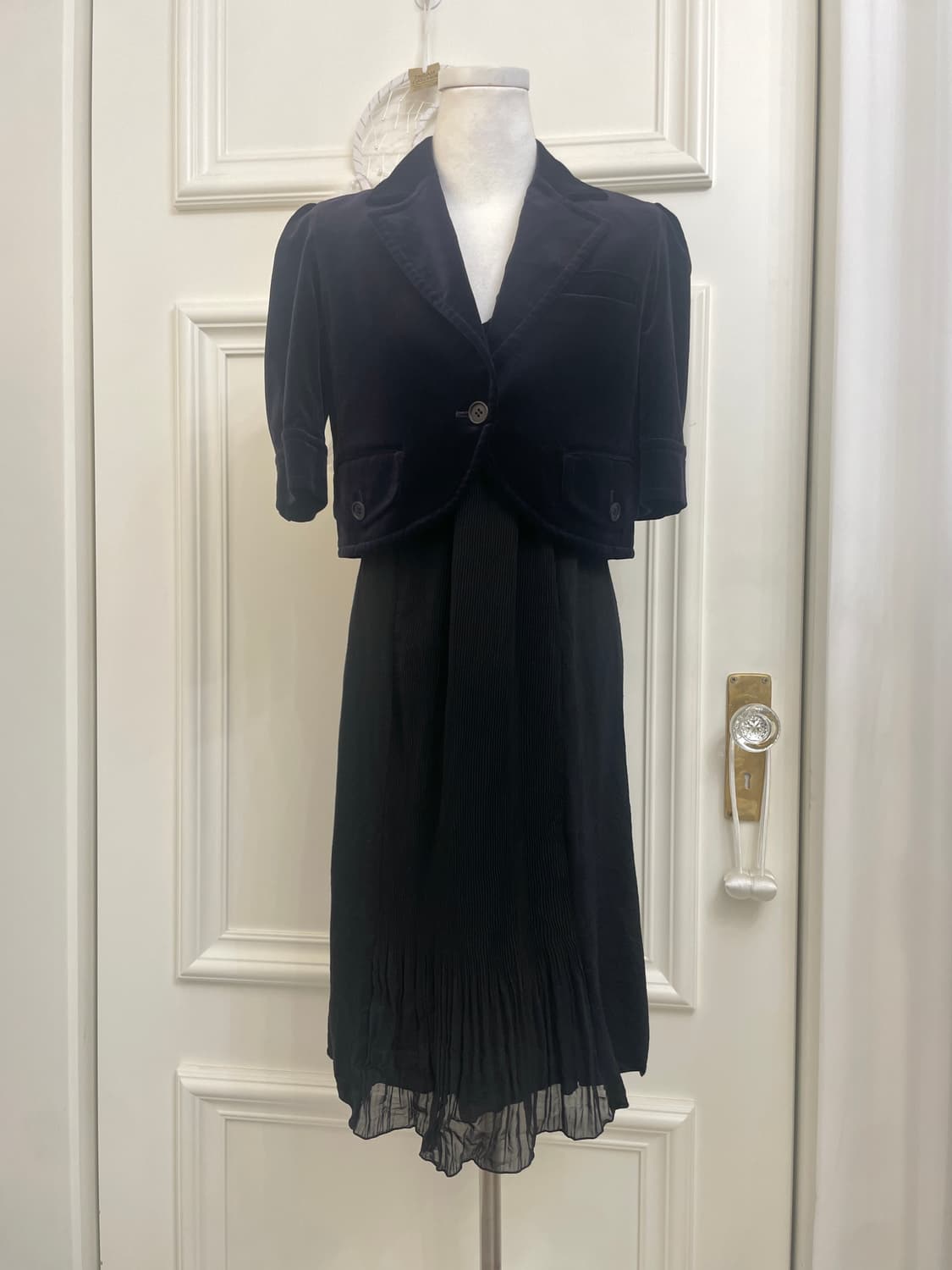 black cotton pleats point v-neck opc 상품이미지8