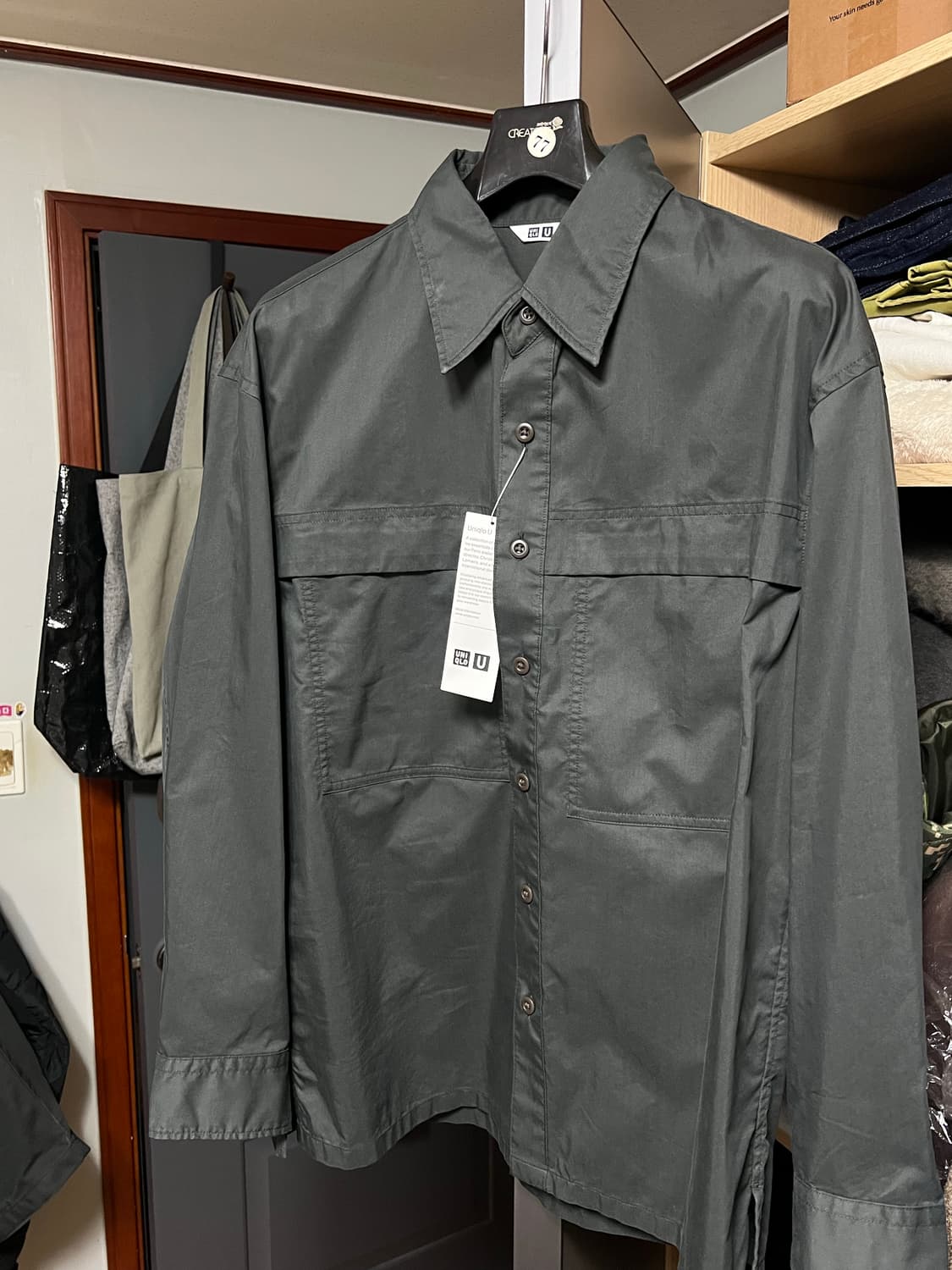 유니클로 U 유틸리티오버사이즈셔츠 다크그레이 M 25fw 상품이미지1