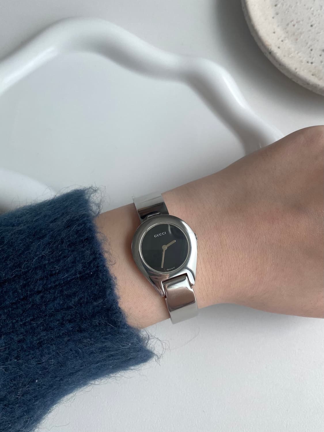 Gucci 구찌 블랙 다이얼 실버 뱅글 워치 상품이미지8