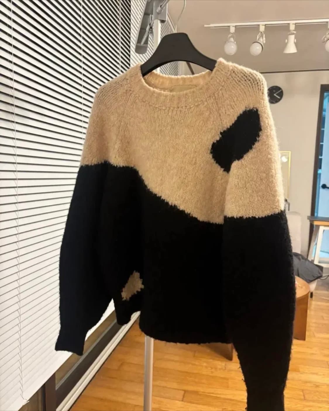 윤승아 착용) 팔로마울 yin yang 스웨터 상품이미지4