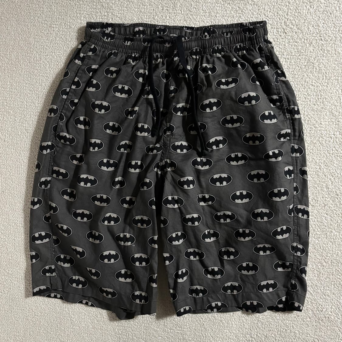 유니클로x배트맨 올드스쿨스트릿 하프팬츠 반바지 상품이미지1