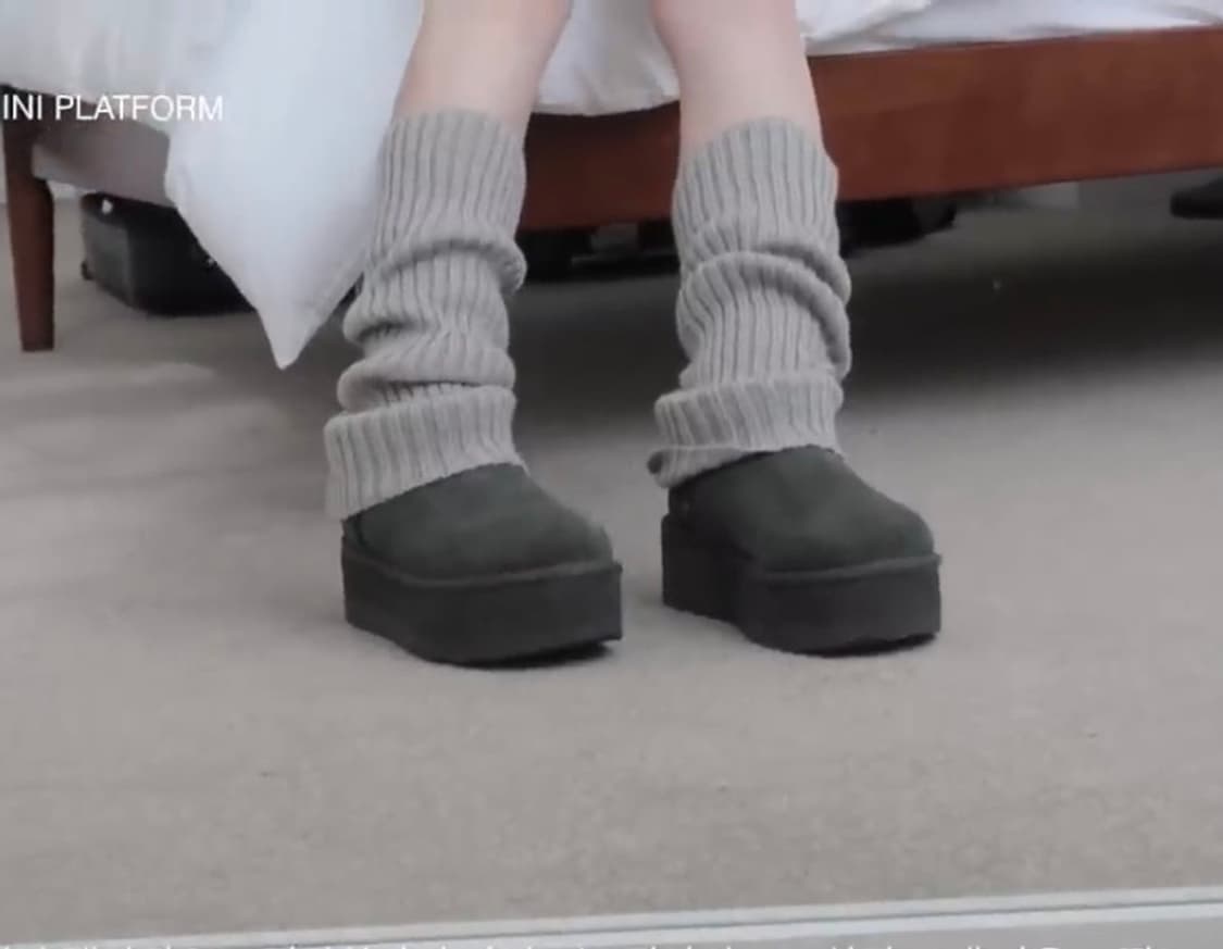 UGG 스웨이드 레더 미니 플랫폼 부츠 (클래식 울 트라 미니) 250m 상품이미지7