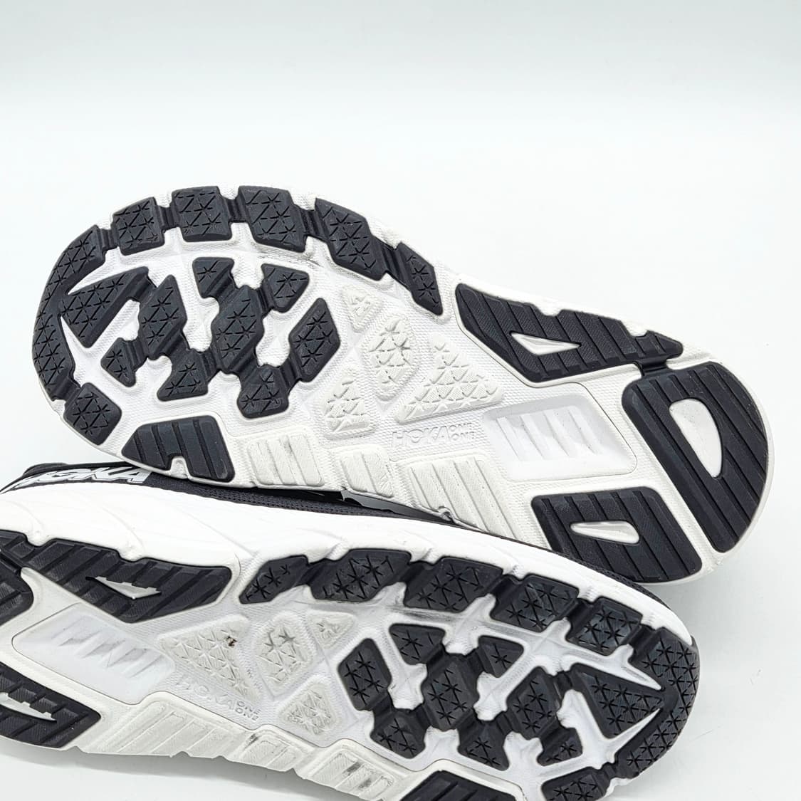 호카 아라히7 블랙 화이트 (265 와이드) 상품이미지3