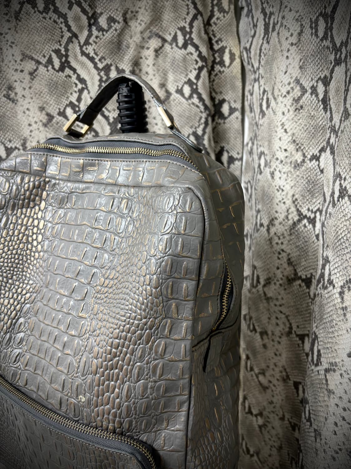 [V-KEI] Metal Crocodile Design BackPack 상품이미지6