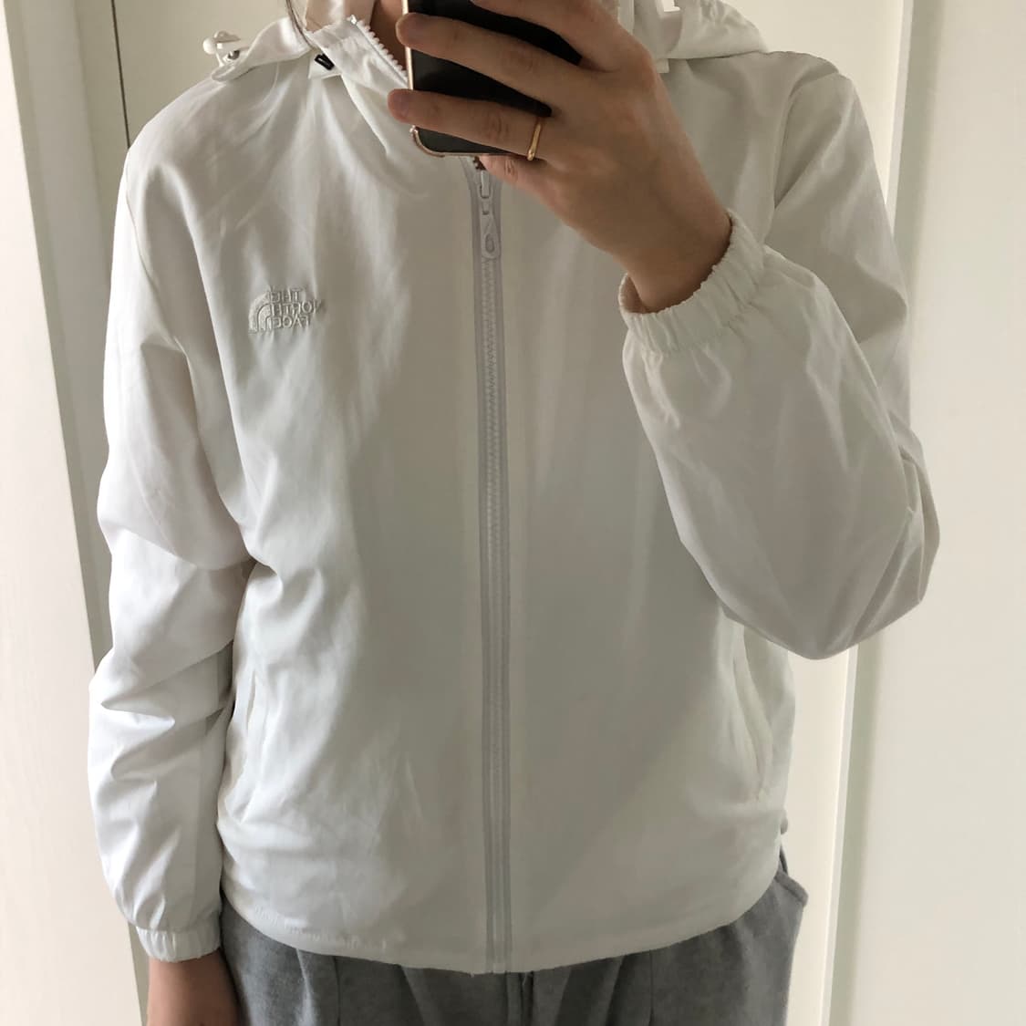 노스페이스 화이트 윈드브레이커  상품이미지1